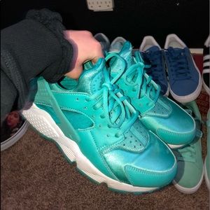 nike huaraches teal